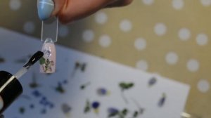 Простой дизайн маникюр с сухоцветами. Весенний дизайн ногтей 2017