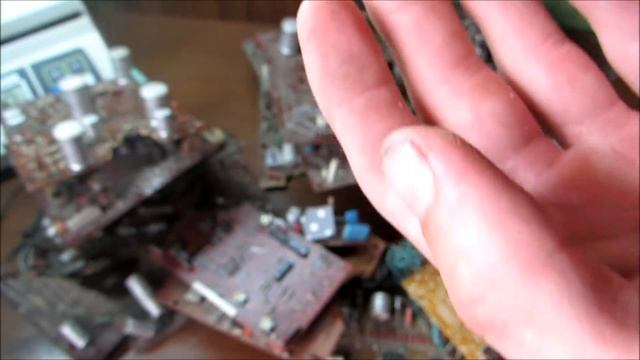 Поиск дорогих радиоэлементов в платах СССР. золото, серебро, паладий. смотреть онлайн