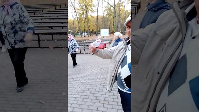 танцы кому заа.! Саранск. Пролетарский парк. 4 октября. 2023 год. Самые стойкие. танцы без музыке. смотреть онлайн