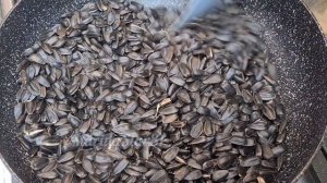 ЖАРЕНЫЕ СЕМЕЧКИ Как правильно пожарить СЫРЫЕ СЕМЕЧКИ сколько нужно жарить семечки НА СКОВОРОДЕ