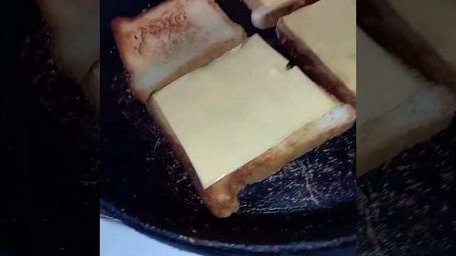 Французские сэндвичи #Крок-месье, #Крок-мадам смотреть онлайн