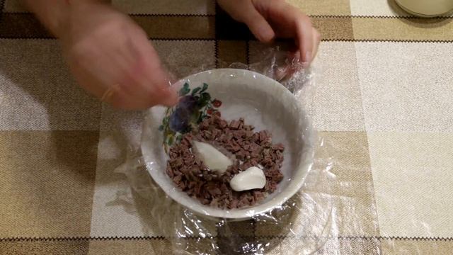 Слоеный мясной салат с черносливом - Простой и быстрый рецепт салата - Про Вкусняшки смотреть онлайн