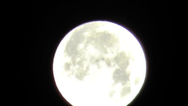 Zooming the moon with Panasonic HC X920 смотреть онлайн
