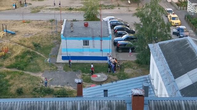 Покупаю кнопки, ем уличную еду и веду себя аморально смотреть онлайн