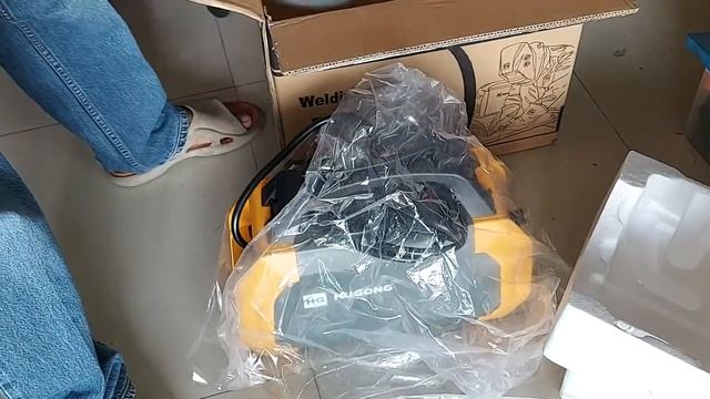 HUGONG เครื่องเชื่อมไฟฟ้า ESTICK 200 III смотреть онлайн