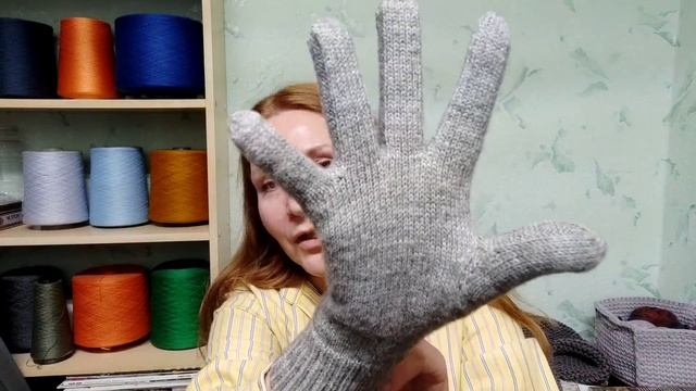 #вязаные_аксессуары #вязаная_шапка_ушанка #вязаные_носки Маленькие вязаные изделия для зимы.