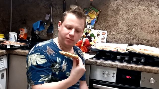 Замороженная пицца | Самая дешевая и дорогая пицца из магазина | Мугбанк смотреть онлайн