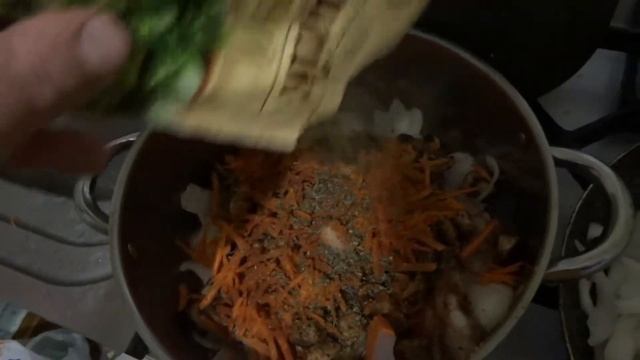 Рецепт вкусной тушеной капусты с мясом и грибами смотреть онлайн