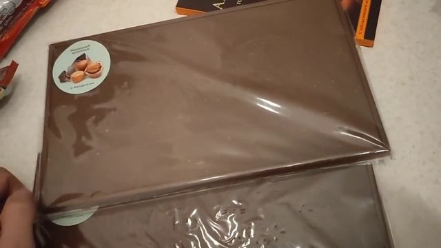 Питон решил стать фудблогером и на покупал шоколадок для обзора