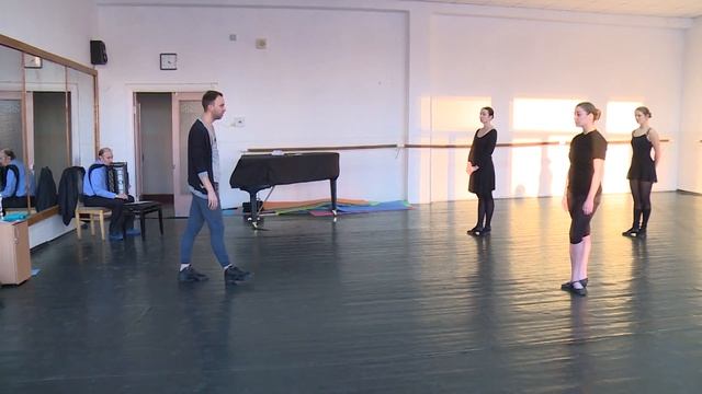 Особенности положения рук в народном танце Воронежской области смотреть онлайн