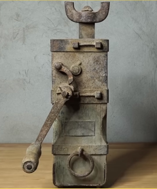 Восстанавливаем домкрат и делаем из него регулируемый стол! смотреть онлайн