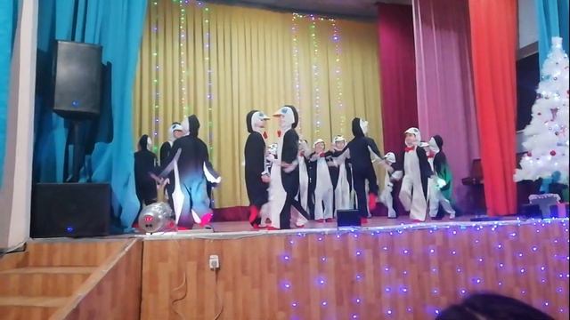 Маленькая "Забавушка" танец озорных пингвинов смотреть онлайн
