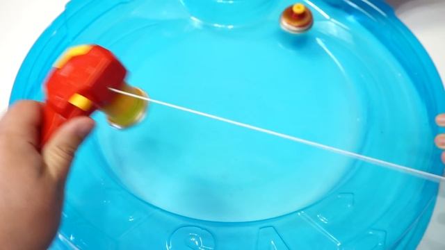 Волчки МОНСТРЫ Super Spin Combo смотреть онлайн