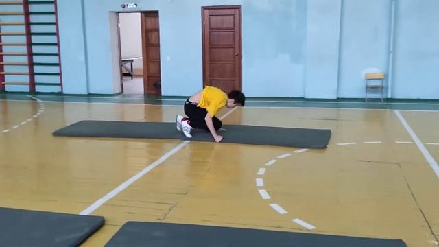 Урок физической культуры "Комплексы акробатических элементов". смотреть онлайн