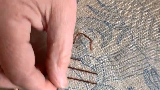 Phillipa's Cosy Crewel Work Corner #16 Running Hare Laid & Couched Work смотреть онлайн