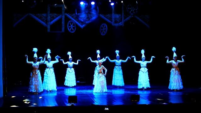 Народный ансамбль эстрадного танца "Импульс" - Казахский танец Арулар смотреть онлайн