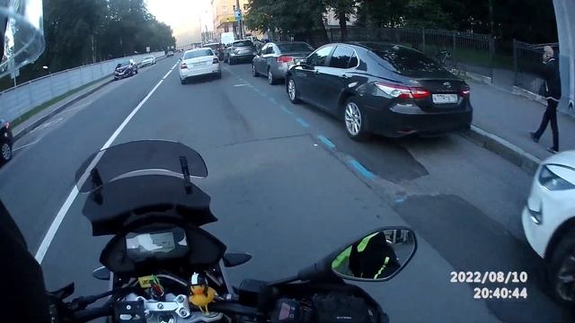 начало движения в мотоциклиста смотреть онлайн