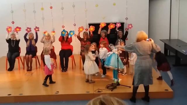 Цветочек и бабочка 03.03.2018 смотреть онлайн
