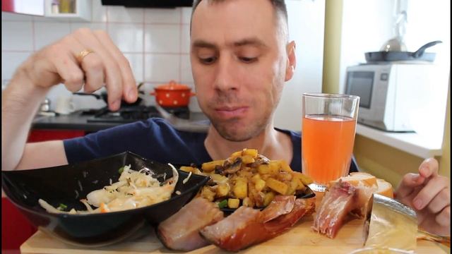 СЕМЕЙНЫЙ МУКБАНГ ЖАРЕХА С ГРИБАМИ РЫБА (ЖАРЕНАЯ КАРТОШЕЧКА)/ НЕТ ЛОГИКИ / MUKBANG / eating show / 먹 смотреть онлайн