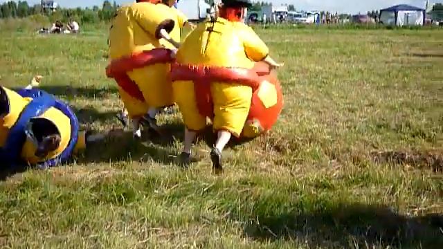 Сумофутбол от Club Renault Laguna смотреть онлайн