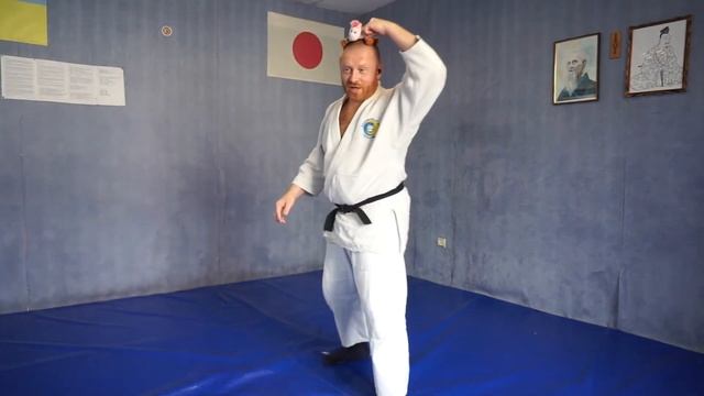 Иккё с игрушкой