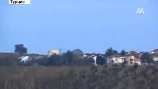 В Турции тысячи скворцов устроили в воздухе... смотреть онлайн