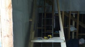 Бюджетная лестница из доски 150\50 (или временная черновая лестница)