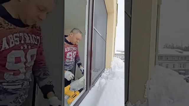 как мы устанавливаем москитные сетки, подробное видео #москитныесетки #секретыоконщика смотреть онлайн