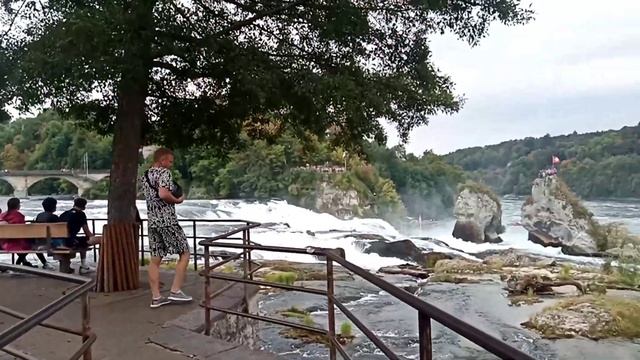 Швейцария РЕЙНСКИЙ водопад! Нойхаузен - выставка раритетных машин! смотреть онлайн