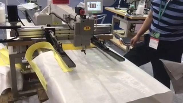 Automatic pattern sewing machine for attaching belts to container bags смотреть онлайн