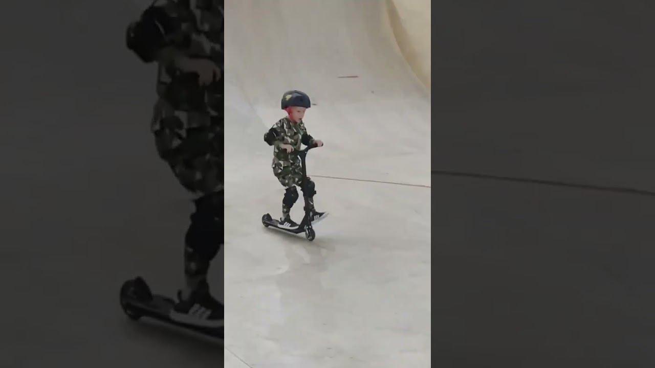 Москва Смольная 24 А #крытыйскейтпарк #трюковойсамокат♂️ #трюкинасамокате #bunnyhop смотреть онлайн