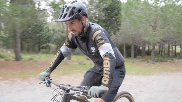 How Fast Are The Pro XC Racers? | Neil Donoghue Vs Titouan Carod смотреть онлайн