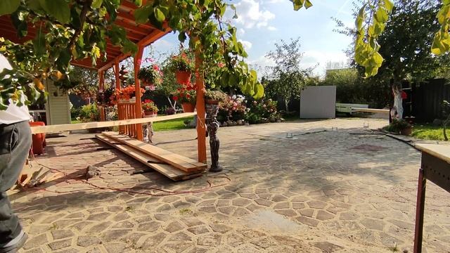 СТРОИМ ДЛЯ МАШИНЫ ЗАЩИТУ - НАВЕС ОТ КРУПНОГО ГРАДА . С ЖЕНОЙ ПРИВЕЗЛИ И ВЫГРУЖАЕМ ДОСКИ И БРУСЬЯ