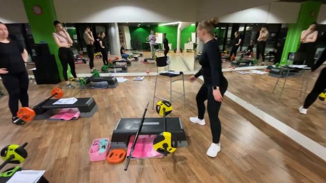 Женская сила и гибкость вместе с активными тренировками