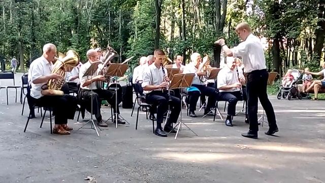 Новомосковский духовой оркестр в парке дк машиностроителей г Узловая смотреть онлайн