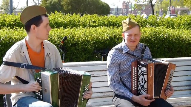 9 Мая_концерт на лавочке в парке. смотреть онлайн