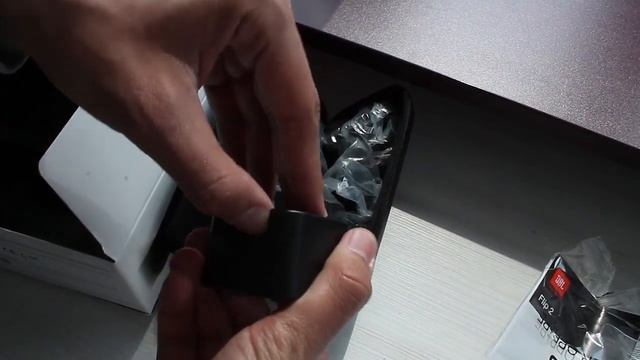 JBL Flip 2 Bluetooth Speaker - Unboxing, First Look and Setup ! смотреть онлайн