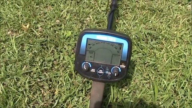 Metal Detecting - With the gang - and a SURPRISE смотреть онлайн