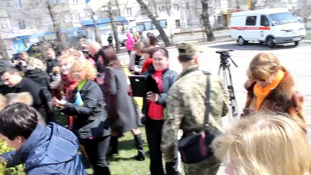 Народные депутаты высадили Евросад в Северодонецке 06.04.2015года смотреть онлайн