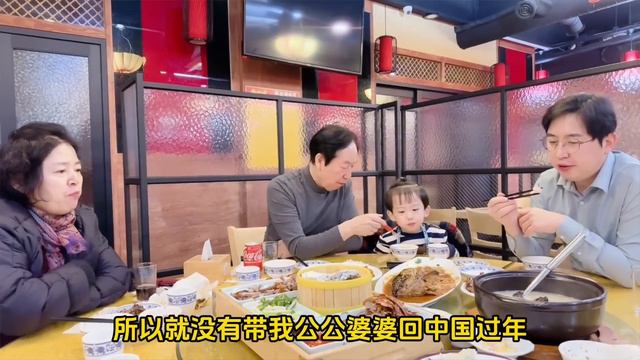 韩国奶奶吃醋了！中韩双胞胎萌娃最喜欢谁？看看他俩咋回答 смотреть онлайн