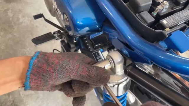 Honda Monkey 125, Installing A New Bigger Rear Rack / Carrier смотреть онлайн