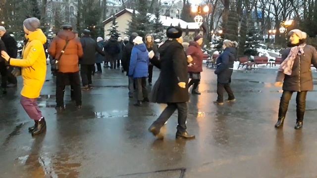 На берегу Чу я тебя ищу!!!??Танцы в парке Горького!!! Харьков 2022 смотреть онлайн