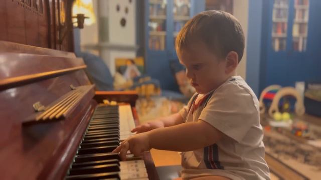 Gavriil is trying to find his style - Гаврилушка ищет свой стиль :) смотреть онлайн