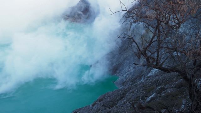 Acid Lake - Kawah Ijen Volcano - Java Indonesia: Must See Before You Die смотреть онлайн