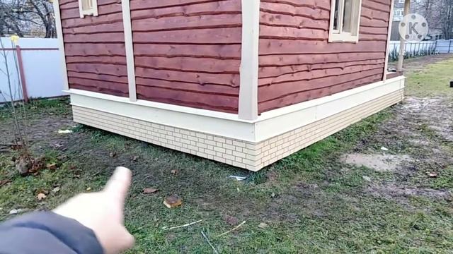 Отделка цоколя ПВХ панелями под кирпич с металлическим отливом. Заменили двери в мойке и санузеле. смотреть онлайн