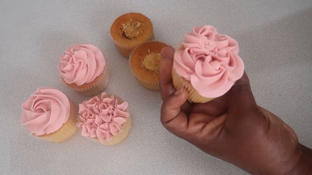 How to Decorate Cupcakes | Decorating for Cupcakes | 1M Wilton смотреть онлайн