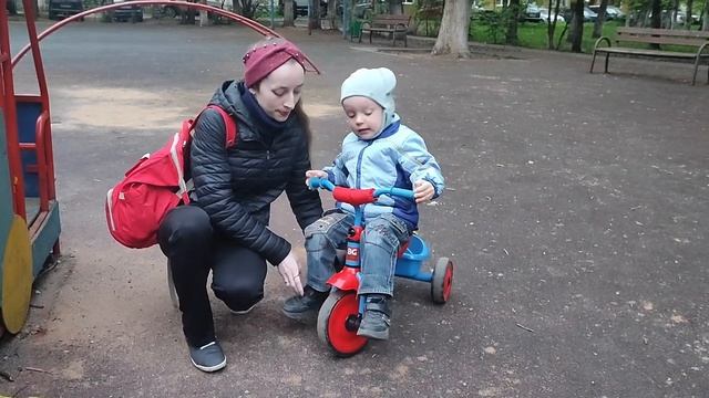 Учим ребенка кататься на трехколесном велосипеде. Все легко и просто!?? смотреть онлайн