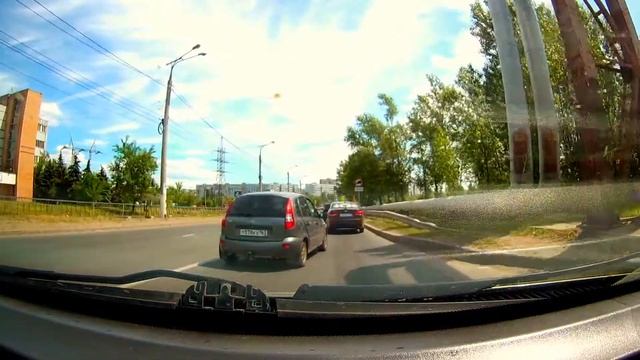 Пробка на М5 со стороны Тольятти. Поворачивают поток еще до кольца на ЖигМоре смотреть онлайн