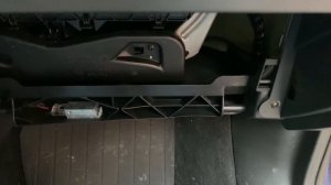 Замена фильтра салона Шкода Октавия А7