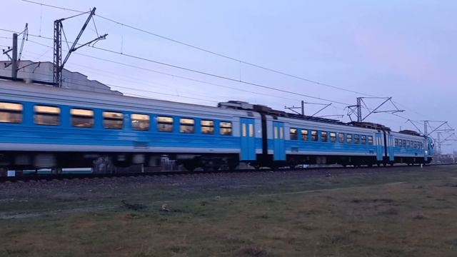 ЭД4М-0496 «Чудесный экспресс» сообщением Евпатория-Севастополь следует вдоль улицы Короленко! [КЖД] смотреть онлайн